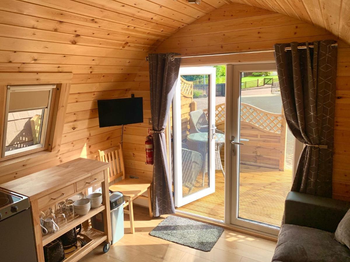 Conifer Cabins Fort William Buitenkant foto