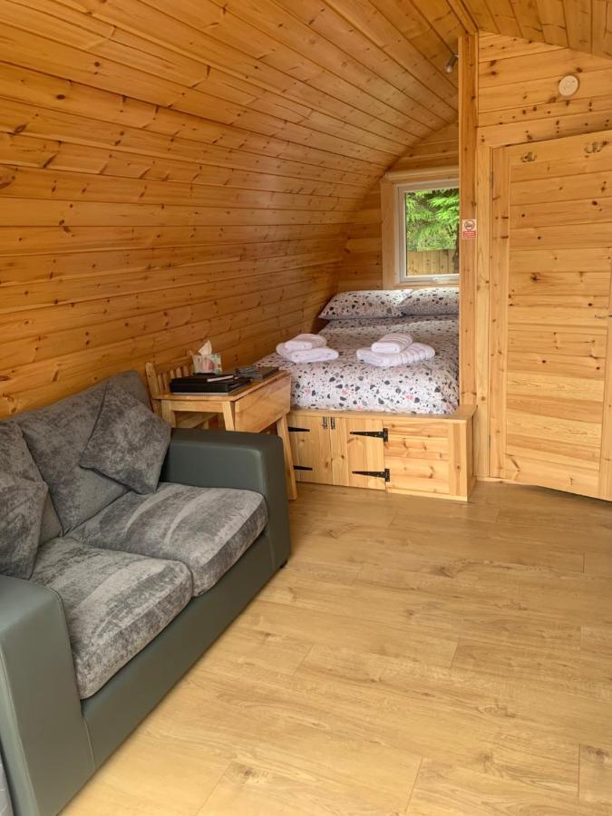Conifer Cabins Fort William Buitenkant foto