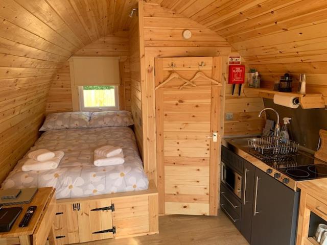 Conifer Cabins Fort William Buitenkant foto