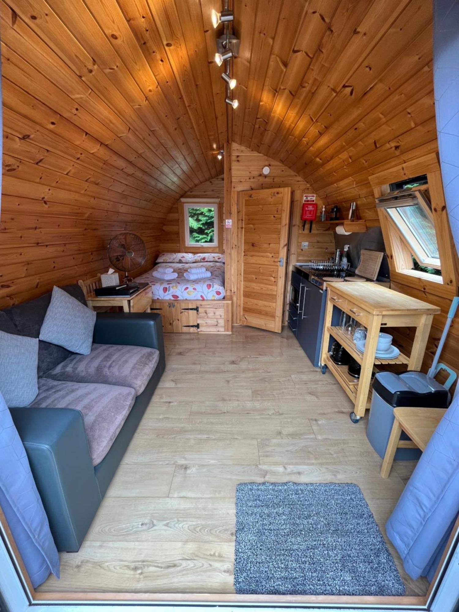 Conifer Cabins Fort William Buitenkant foto